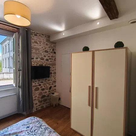 Rubis Quartier Du Chateau *