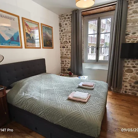 Rubis Quartier Du Chateau