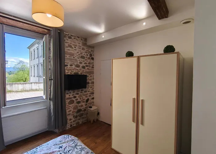 Rubis Quartier Du Chateau *